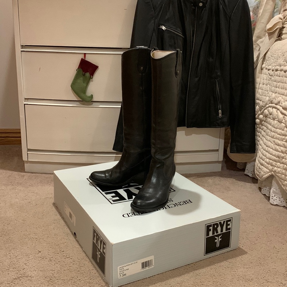 FRYE Jackie Button Boots, Black Leather, good used condition, fits like an 8
